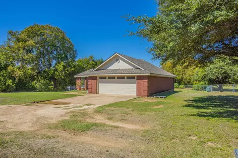 Exterior - 4930 Spring Valley Rd, Lorena, TX 76655 photo 3 of 11
