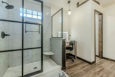 Bath - 4930 Spring Valley Rd, Lorena, TX 76655 photo 2 of 3