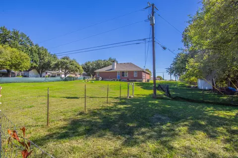 Exterior - 4930 Spring Valley Rd, Lorena, TX 76655 photo 6 of 11