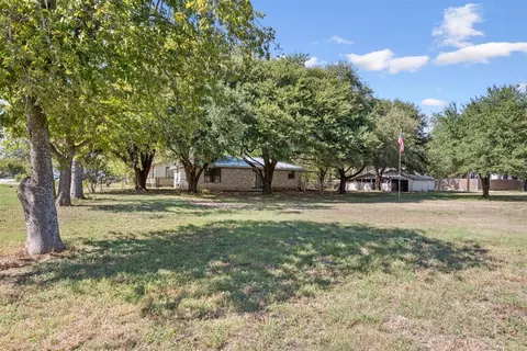 204 Ausborn St, Eddy, TX 76524