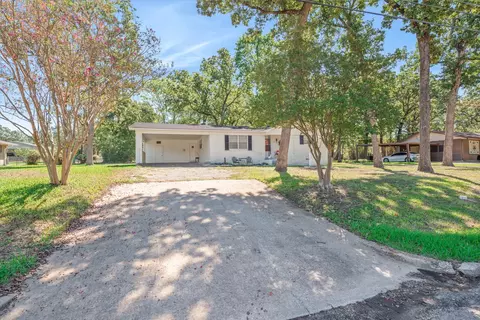1310 Woodland Dr, Canton, TX 75103