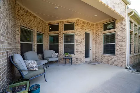 Exterior - 1008 10th St, Argyle, TX 76226 photo 4 of 8