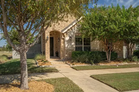 Exterior - 1008 10th St, Argyle, TX 76226 photo 2 of 8
