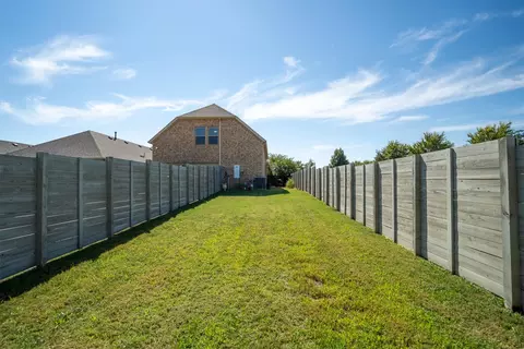 Exterior - 1008 10th St, Argyle, TX 76226 photo 5 of 8