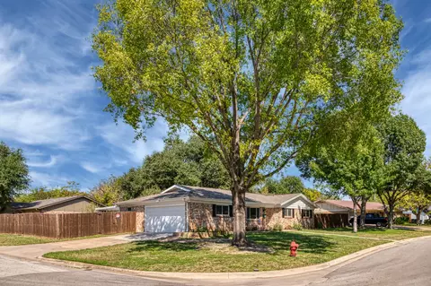 7601 Noreast Dr, North Richland Hills, TX 76180