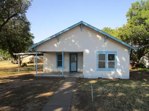 205 N Donald St, Seymour, TX 76380