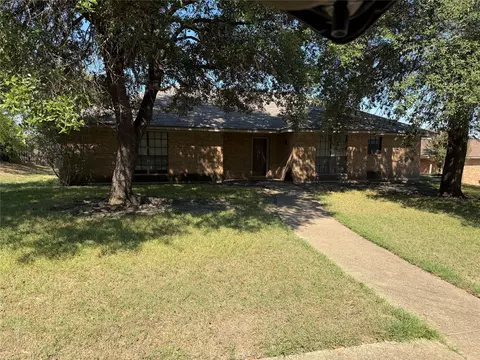 1129 Evergreen Cir, Desoto, TX 75115