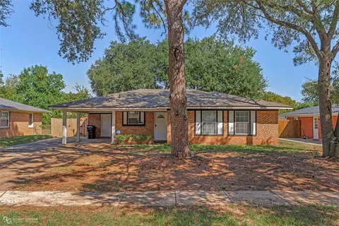2611 Plantation Dr, Bossier City, LA 71111
