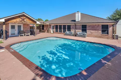 229 Willow Creek Dr, Weatherford, TX 76085
