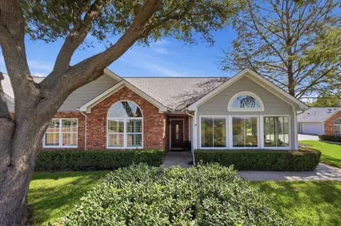 6137 Haley Ln, Fort Worth, TX 76132