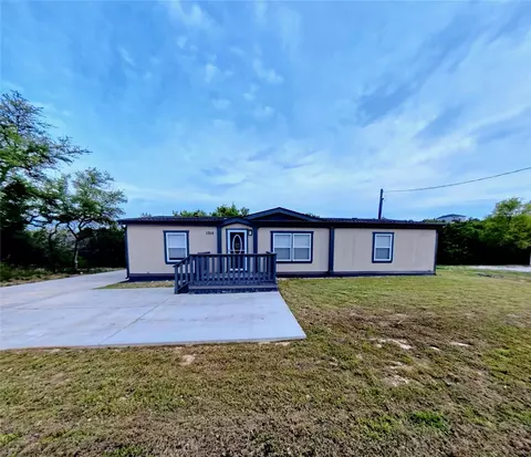 1315 Phoenix Ct, Granbury, TX 76048