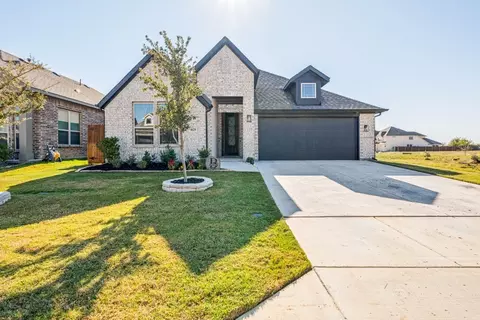 1029 River Oaks Dr, Godley, TX 76044