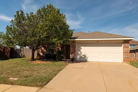 612 Pineview Ln, Fort Worth, TX 76140