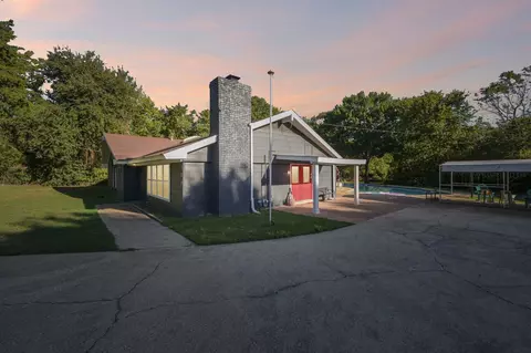 500 Spinner Rd, Desoto, TX 75115