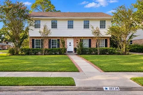 10734 Candlewood Dr, Houston, TX 77042