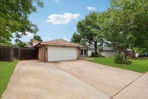 Exterior - 2604 Driskill Dr, Euless, TX 76039 photo 4 of 6