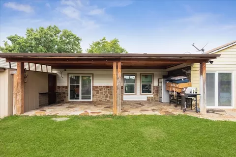 Exterior - 2604 Driskill Dr, Euless, TX 76039 photo 5 of 6