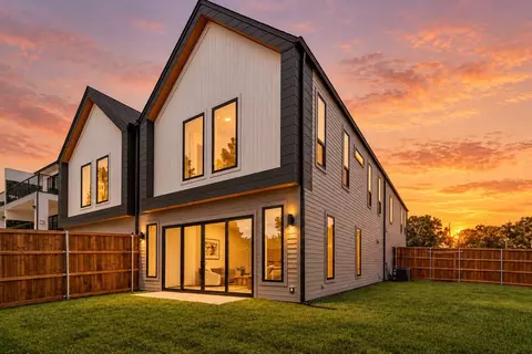 903 Bayonne St, Dallas, TX 75212
