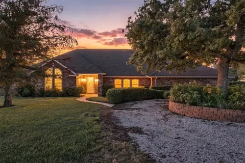 107 Amantes Ln, Weatherford, TX 76088