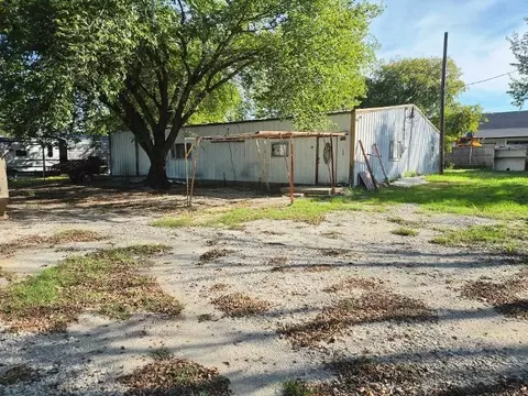 206 N Stadium Dr, Alvord, TX 76225