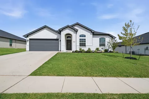 120 Mesa Dr, Glen Rose, TX 76043