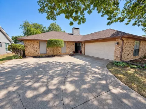929 Reno St, Lewisville, TX 75077