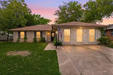 203 Evelyn St, Desoto, TX 75115