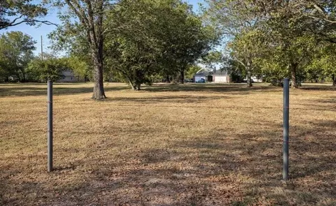 1723 Dixie St, Commerce, TX 75428 photo 2