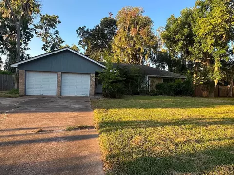 438 Southern Oaks Dr, Lake Jackson, TX 77566