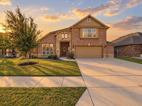 909 Longhorn Dr, Aubrey, TX 76227