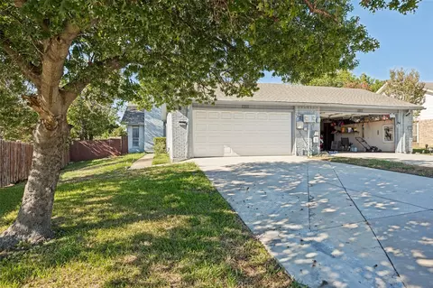 2205 Heritage Cir, Carrollton, TX 75006