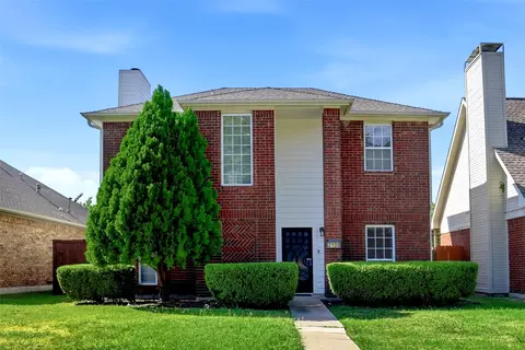 2136 Falcon Ridge Dr, Carrollton, TX 75010