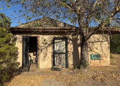 309 S Mcmillin St, Stamford, TX 79553