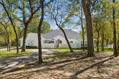 951 Oak Hill Ct, Cross Roads, TX 76227
