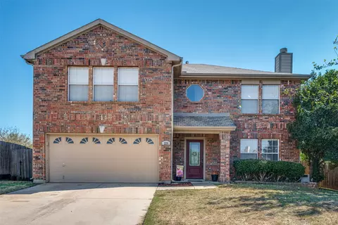 220 Sunset Oaks Dr, Fort Worth, TX 76112