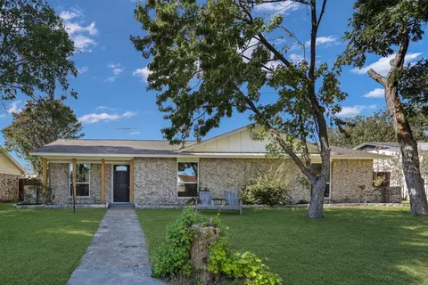 513 Colonial Dr, Garland, TX 75043