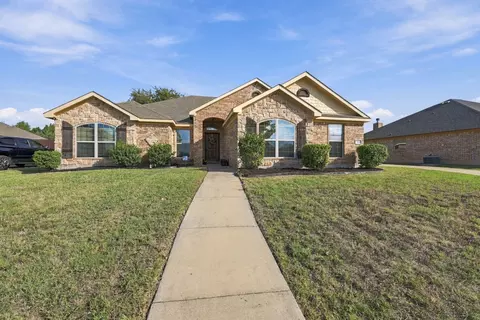 913 Sage Meadow Dr, Glenn Heights, TX 75154