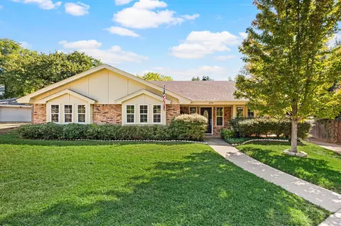 2724 Westridge Dr, Arlington, TX 76012