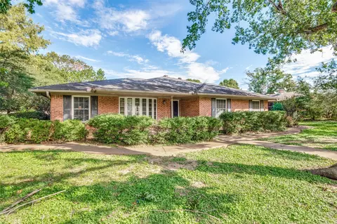 2106 Sunnyvale Rd, Grand Prairie, TX 75050
