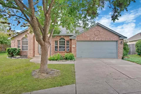 5776 Falcon Ridge Ct, Haltom City, TX 76137