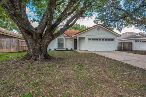 1305 Nelson Pl, Burleson, TX 76028