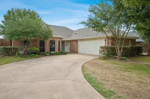 8920 Ashcraft Dr, North Richland Hills, TX 76182