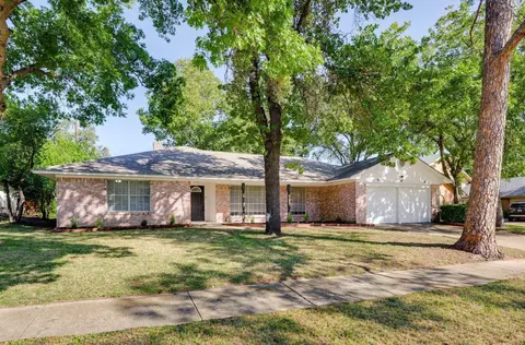 1727 Park Hill Dr, Arlington, TX 76012
