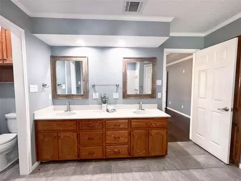 Bath - 232 Crescent Dr, Hewitt, TX 76643 photo 2 of 4