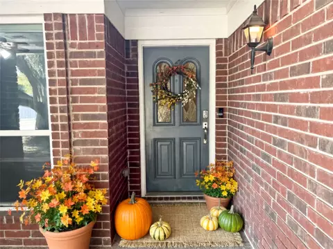 Entry Way - 232 Crescent Dr, Hewitt, TX 76643 photo 1 of 4