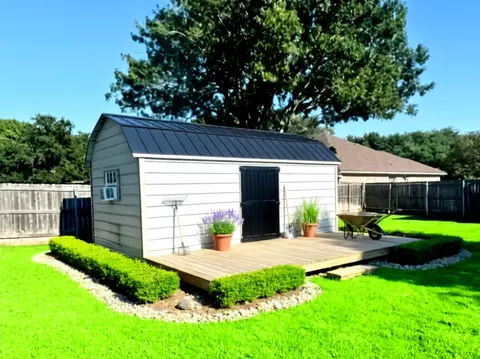 Exterior - 232 Crescent Dr, Hewitt, TX 76643 photo 11 of 11