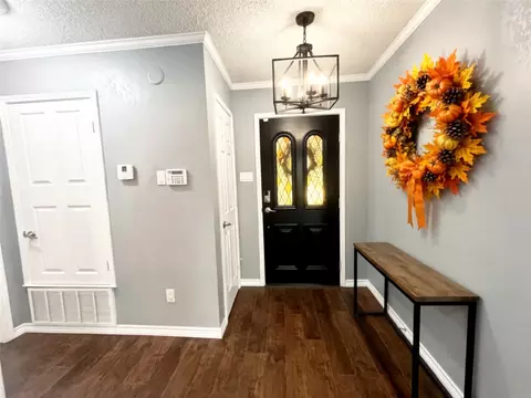 Entry Way - 232 Crescent Dr, Hewitt, TX 76643 photo 3 of 4