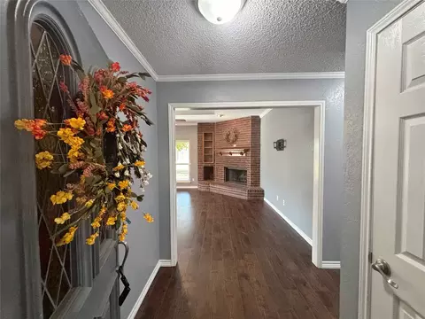 Entry Way - 232 Crescent Dr, Hewitt, TX 76643 photo 2 of 4