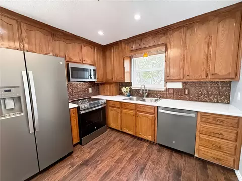 Kitchen - 232 Crescent Dr, Hewitt, TX 76643 photo 3 of 4