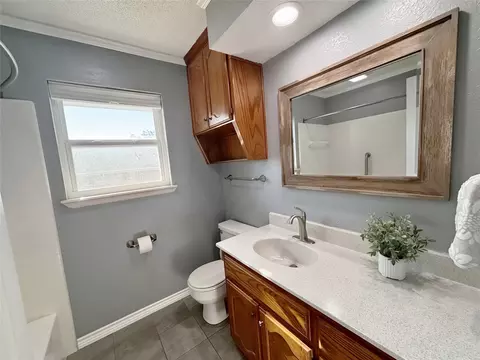 Bath - 232 Crescent Dr, Hewitt, TX 76643 photo 3 of 4